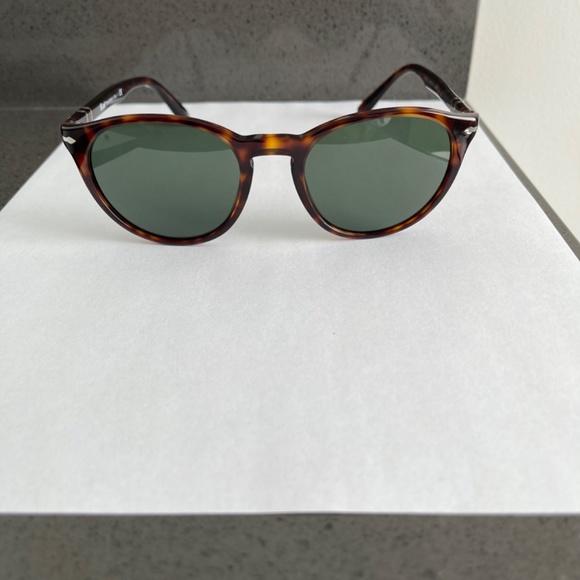 Brand New - Persol PO3152S  52mm Dark Tortoise / Grey Lenses New Sunglasses - Picture 7 of 13